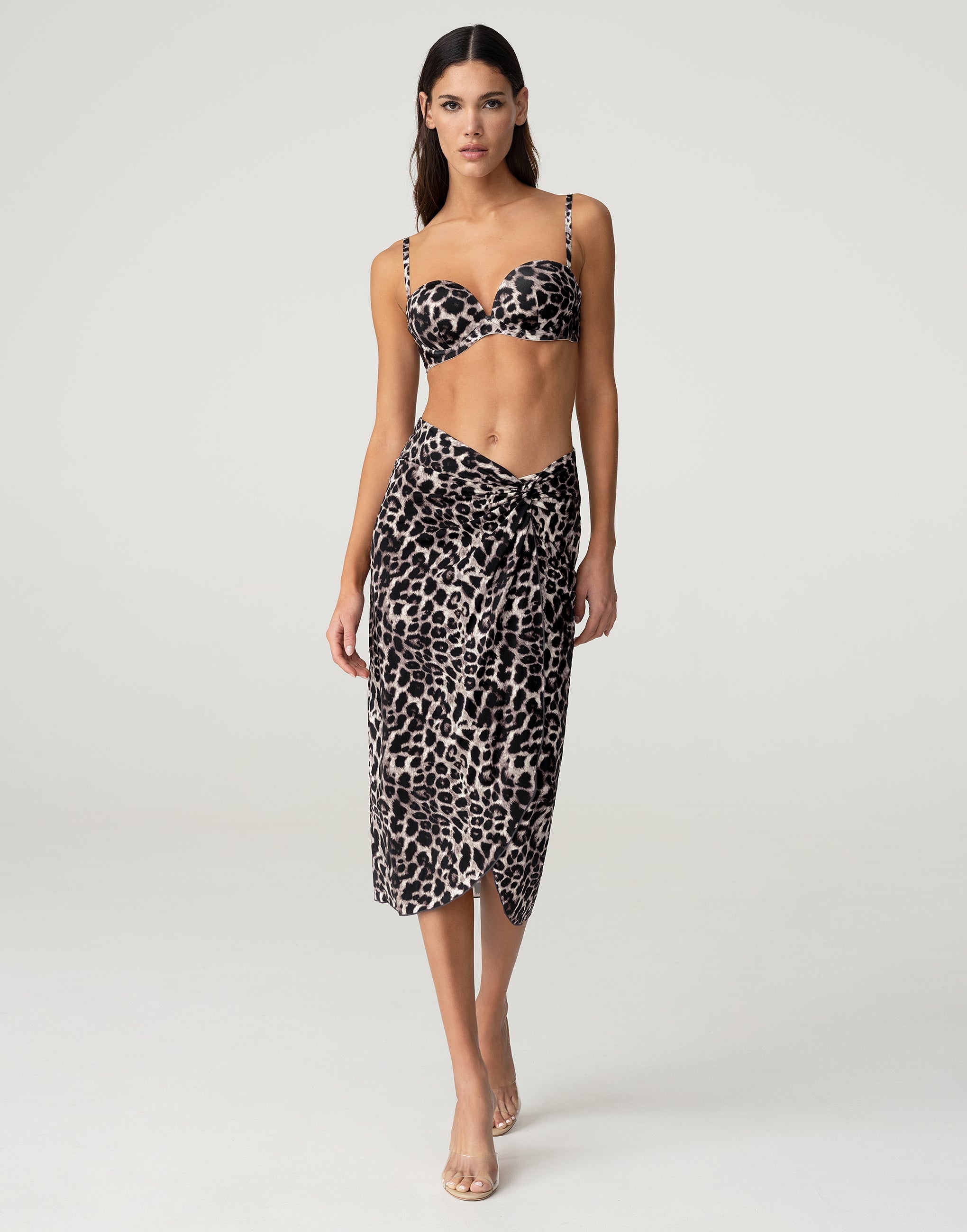 Bikini top with preformed cups ID800