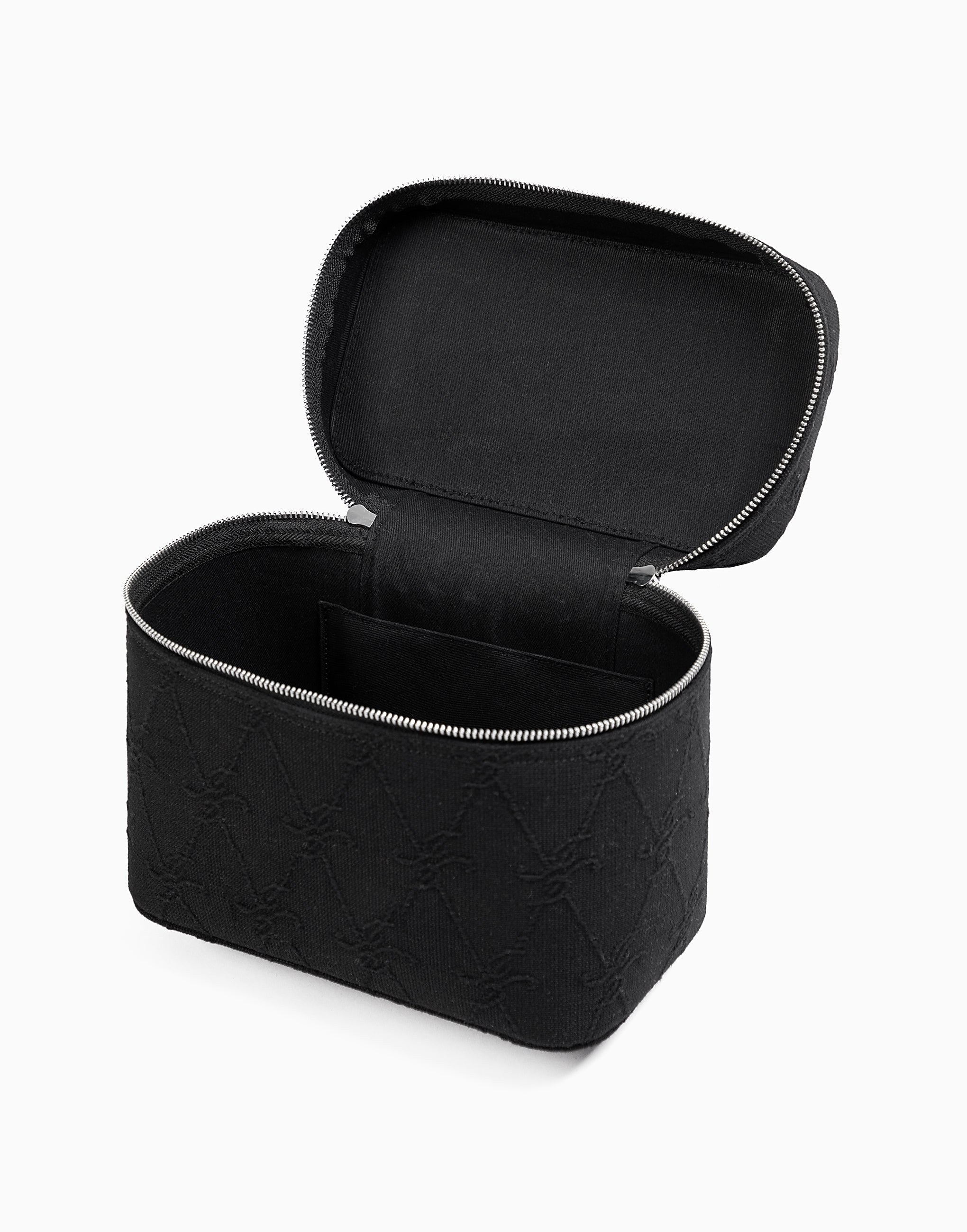 a cosmetic bag ID396