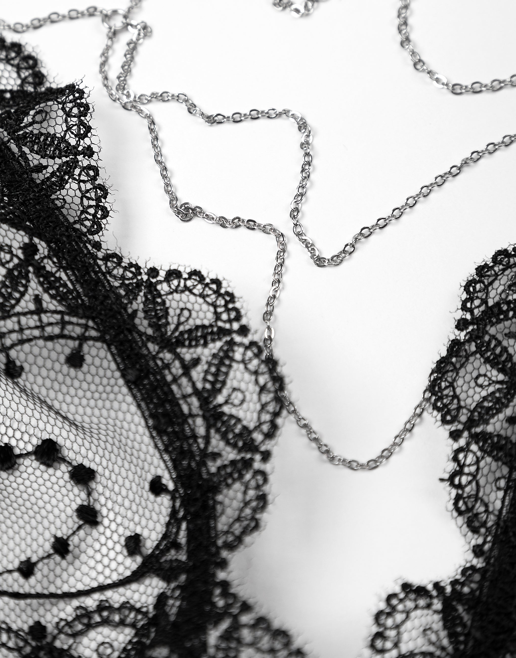 Bra with soft cups on a thin center CD688
