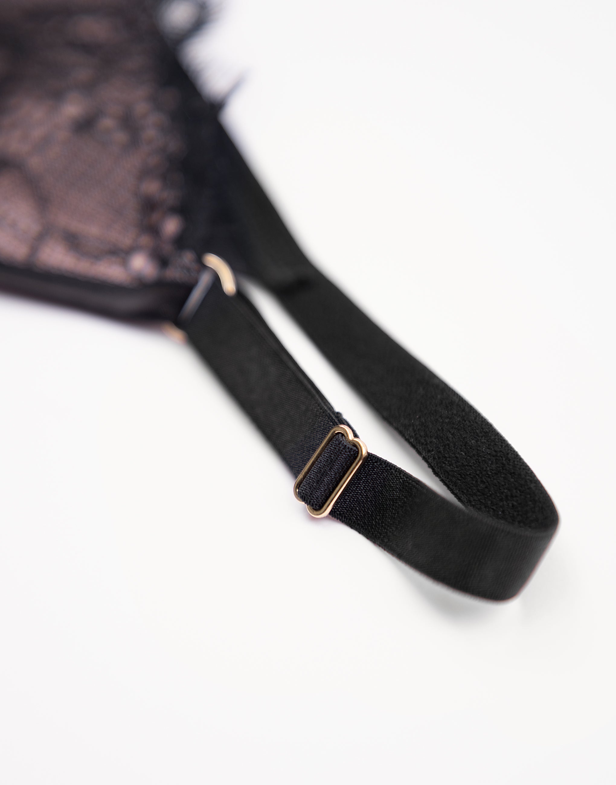 CD824 Thong