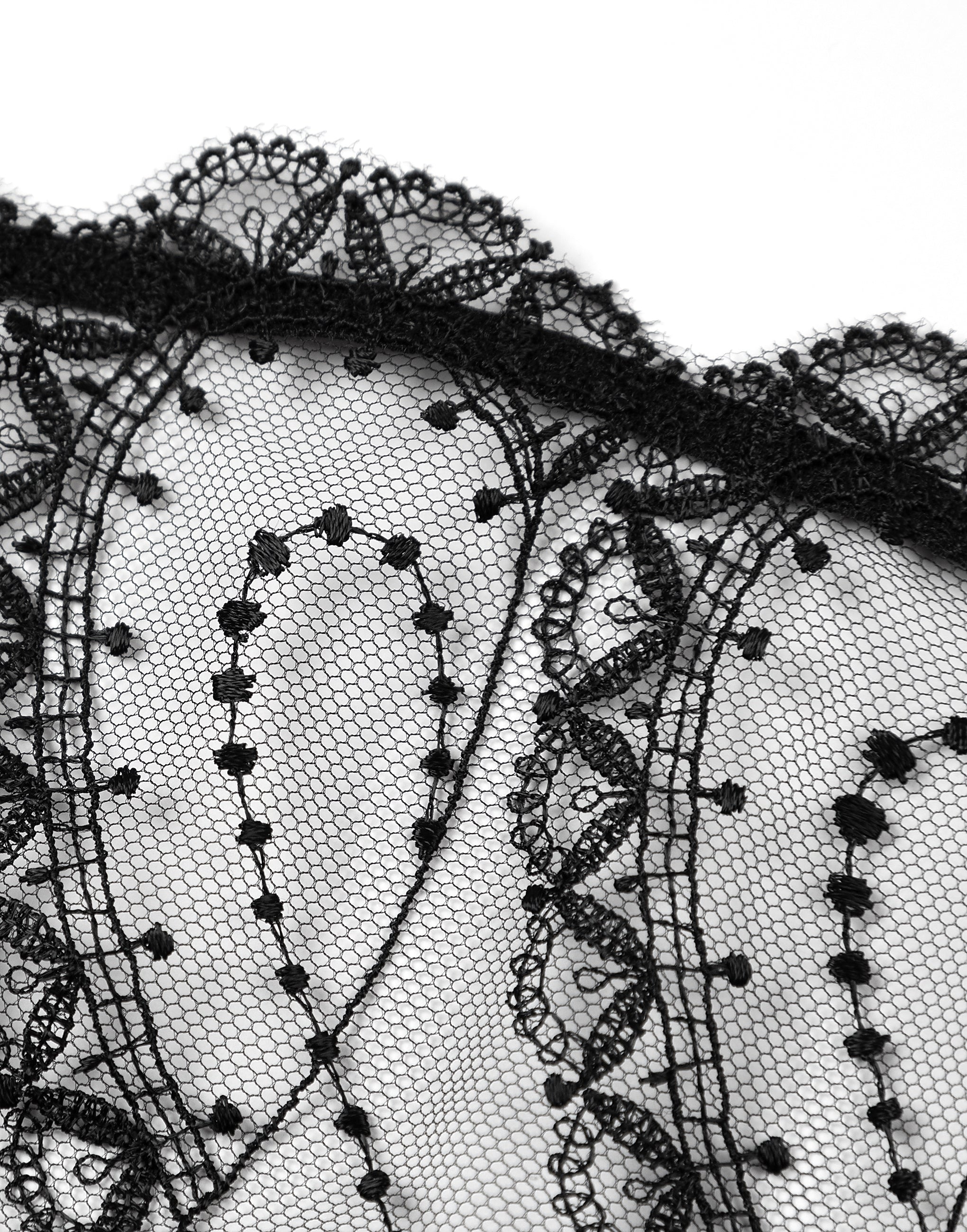Bra with soft cups on a thin center CD688