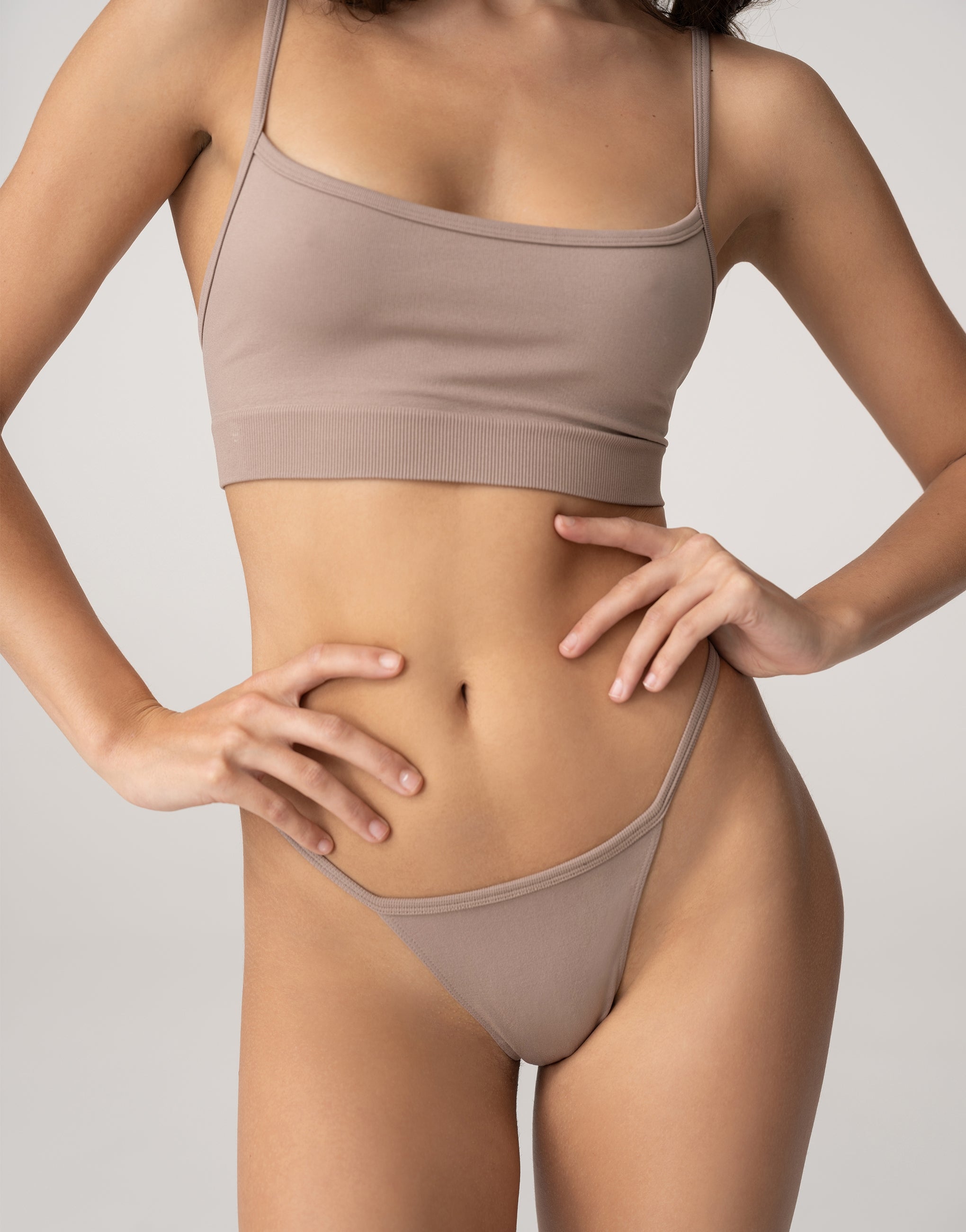 CD573 Tanga mit mittlerer Taille