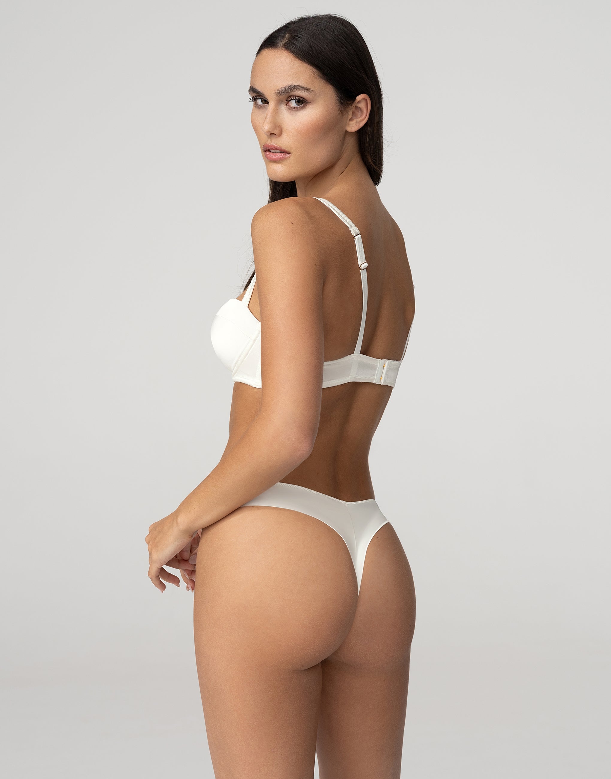 CD377 String en soie taille mi-haute